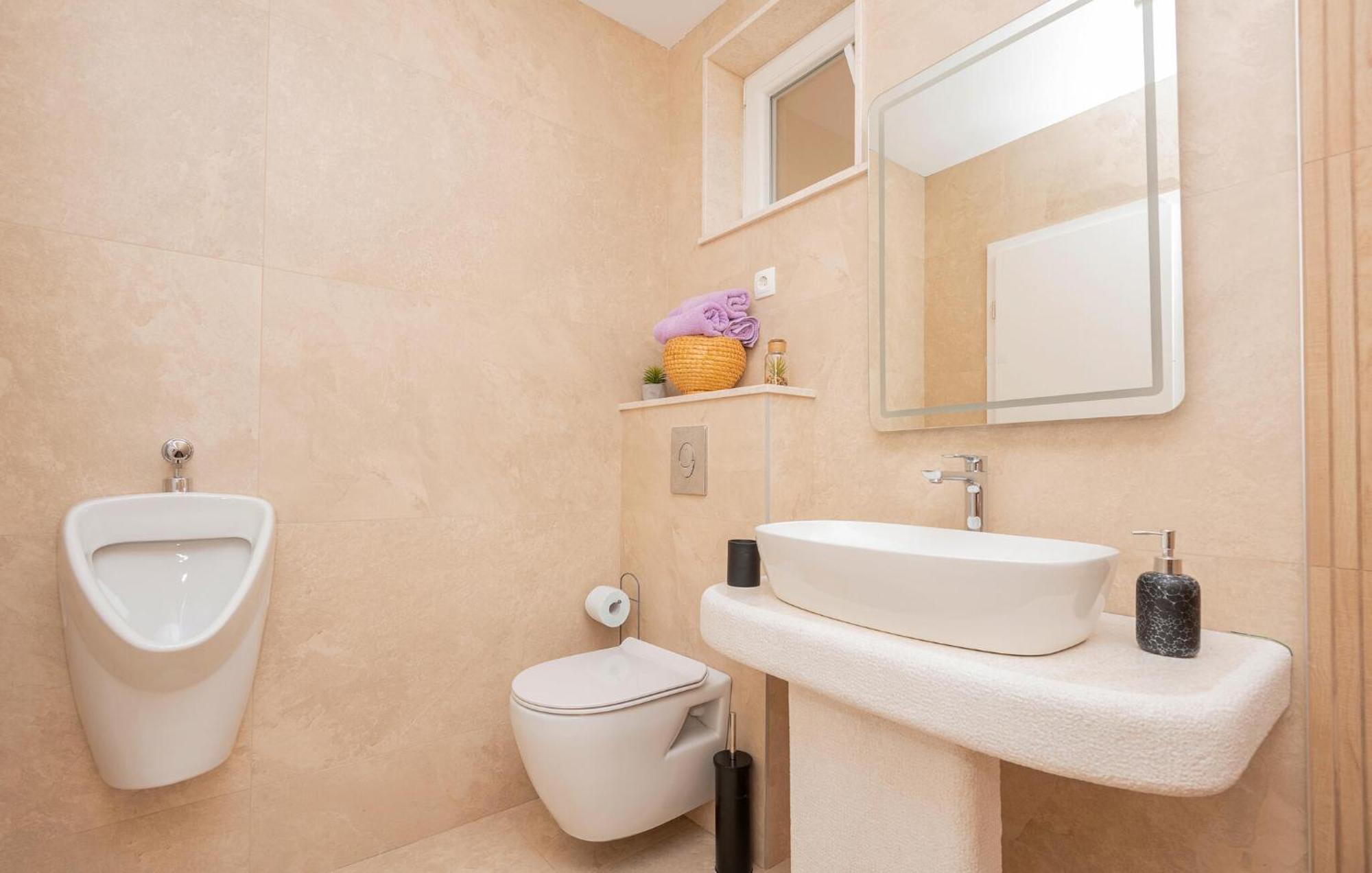 Cozy Apartment In Makarska With Kitchen Esterno foto