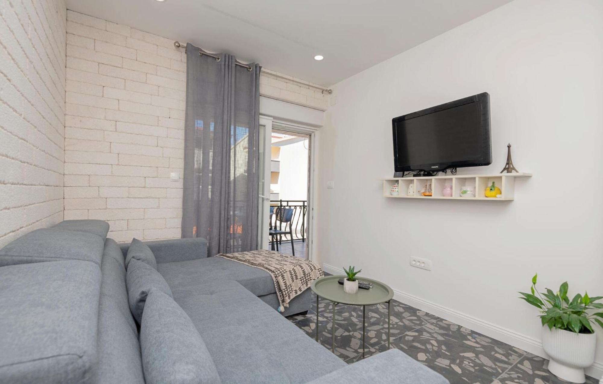 Cozy Apartment In Makarska With Kitchen Esterno foto
